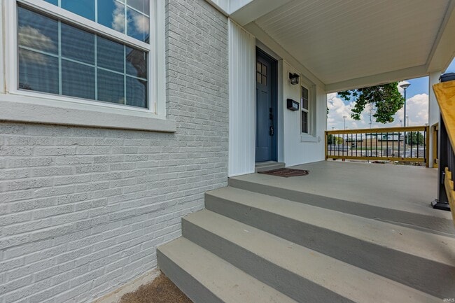 Building Photo - 1624 E Olive St