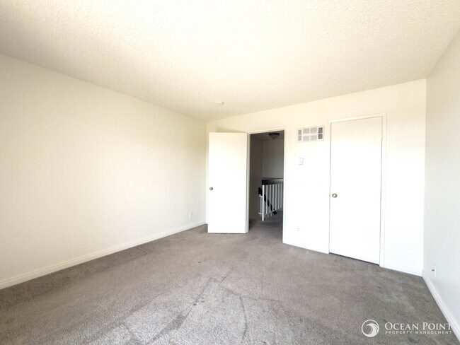 Building Photo - Charming 2 Bedroom Anacapa Condo just steps from the beach in Port Hueneme!
