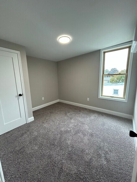 Building Photo - 347 W Woodland Ave