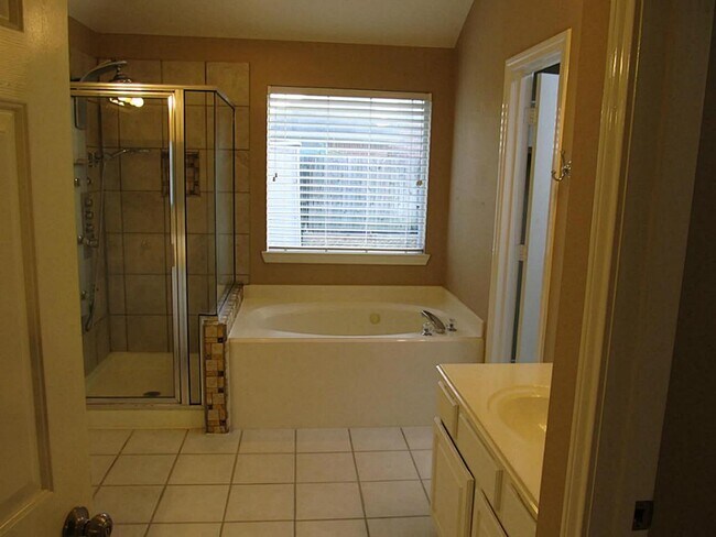 Building Photo - 5104 Big Spring Dr