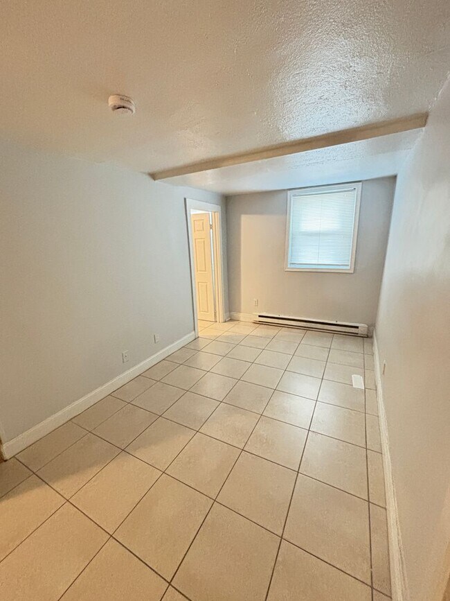 Building Photo - 384 Tilghman St