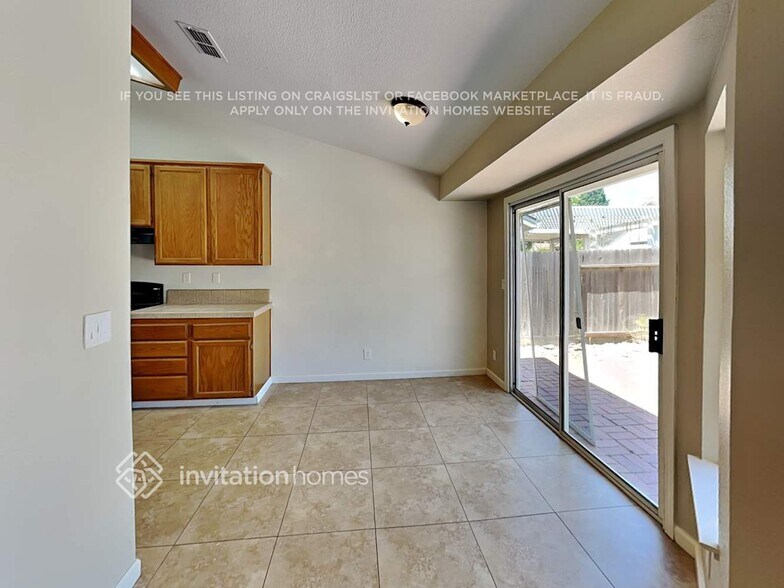Building Photo - 8987 Meadowspring Dr