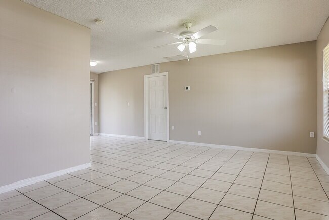 Building Photo - 1983 SE Floresta Dr