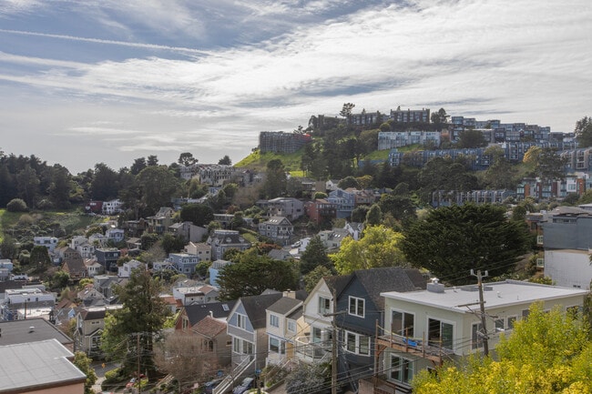 Building Photo - 2031 Castro St