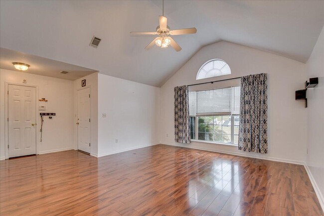 Building Photo - 1327 Apache Tr