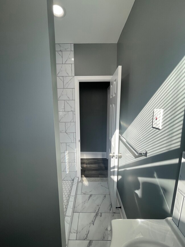 Building Photo - 1611 S Yewdall St