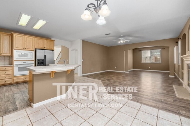 Building Photo - 6530 Aster Ct