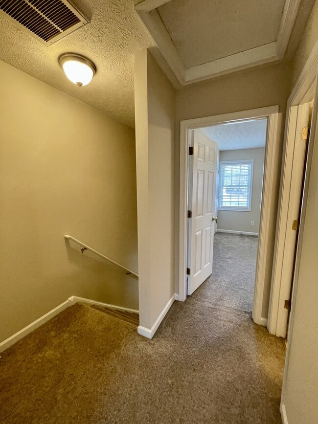 Building Photo - 125 Primrose Ln