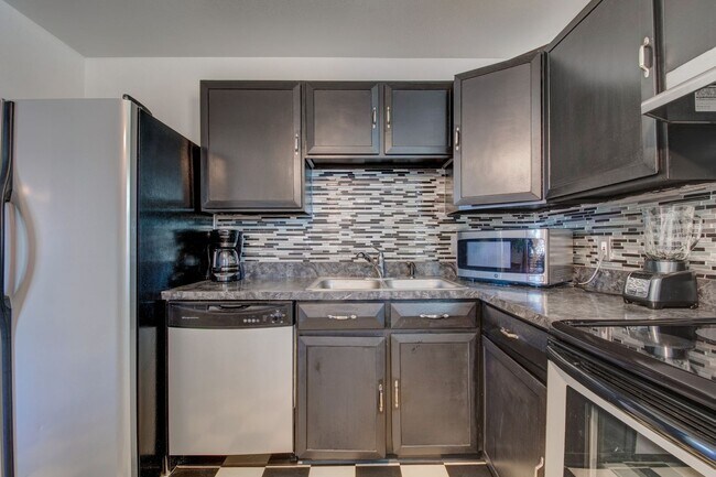 Building Photo - 5553 Crystal Way