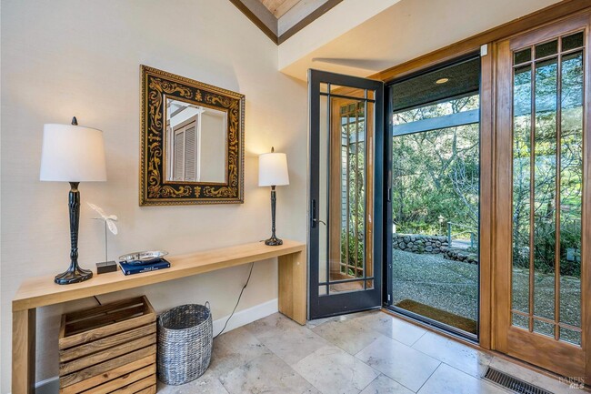 Building Photo - 522 Meadowood Ln