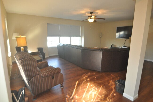 Building Photo - 142 Vineland Pkwy Dr