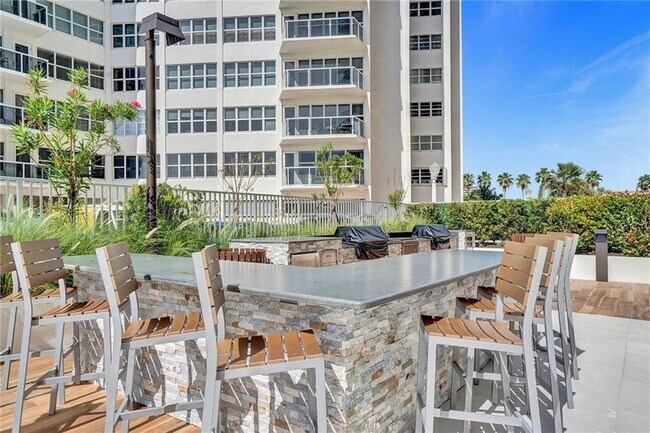 Building Photo - 3750 Galt Ocean Dr