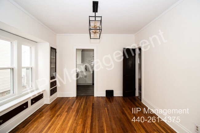 Building Photo - Stunning 2-Bedroom Down Unit in Lakewood, ...