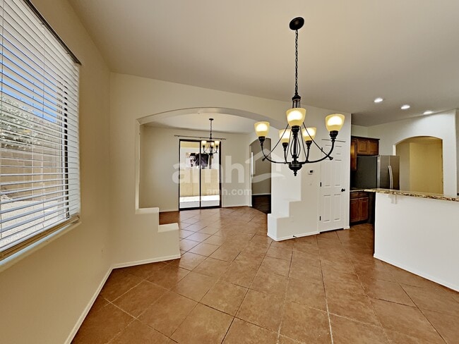 Building Photo - 576 E Calle De Ocaso