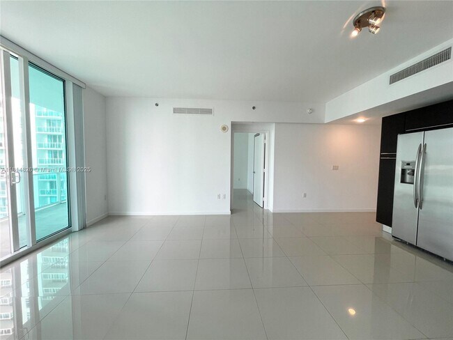 Building Photo - 950 Brickell Bay Dr