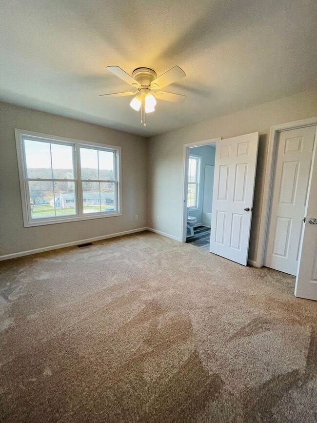 Building Photo - Like New Townhouse for Rent