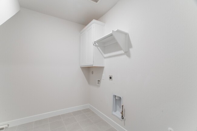 Building Photo - 11 Mariposa Wds Dr