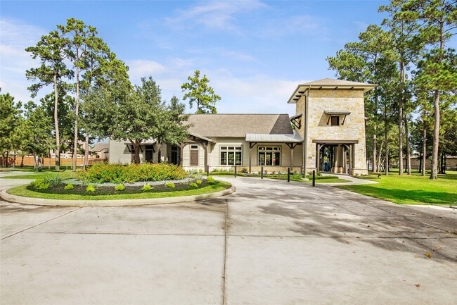 Building Photo - 16942 Lake Willowby Ln