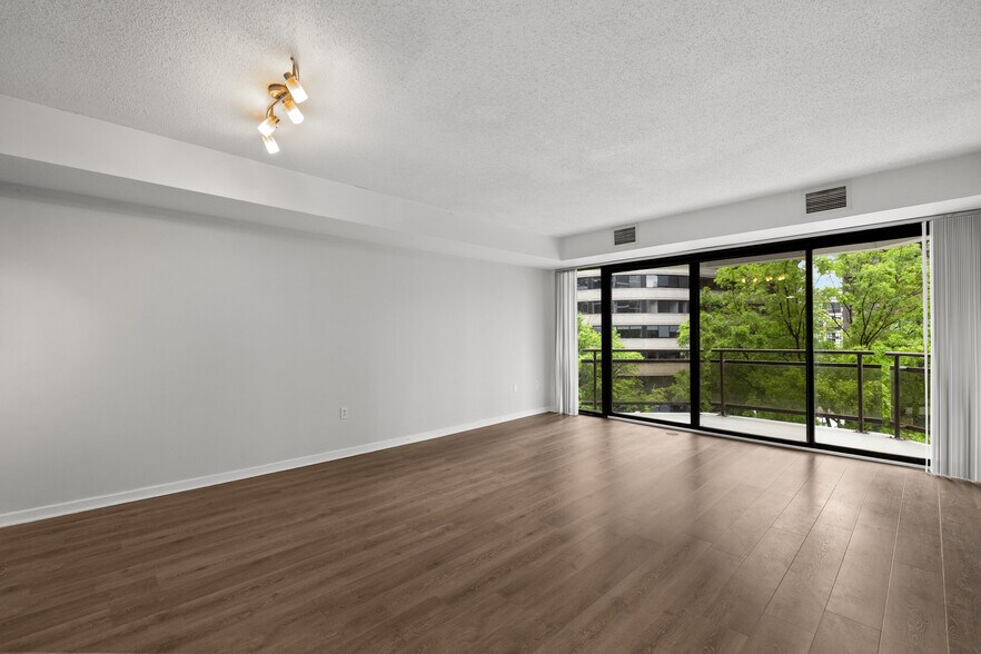 Building Photo - 1530 Key Blvd