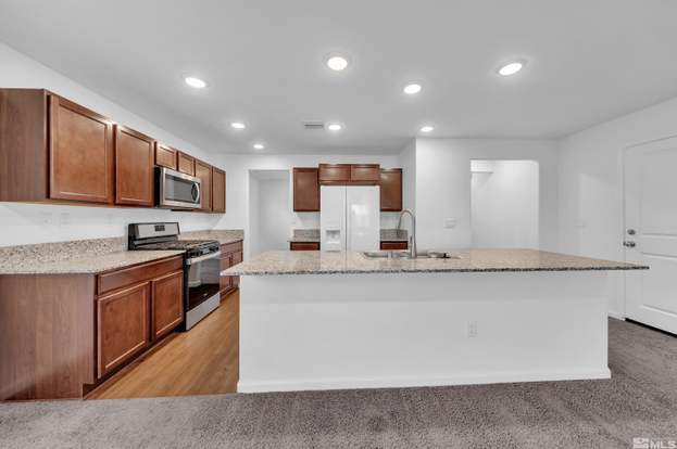 Building Photo - 698 Valmy Dr