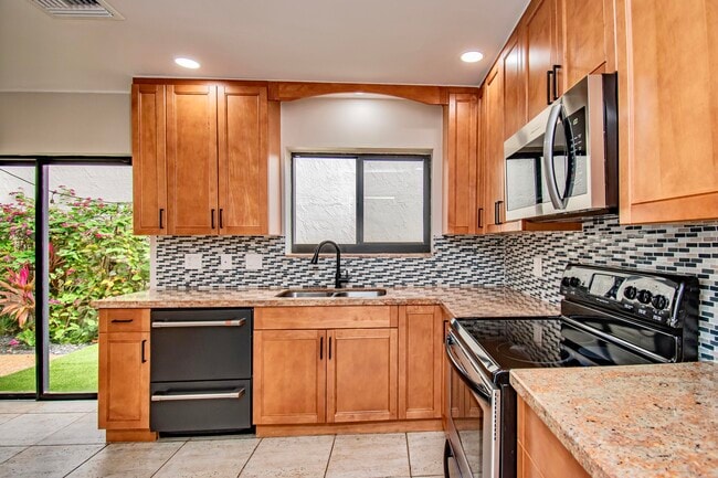 Building Photo - 6805 Allegre Ct