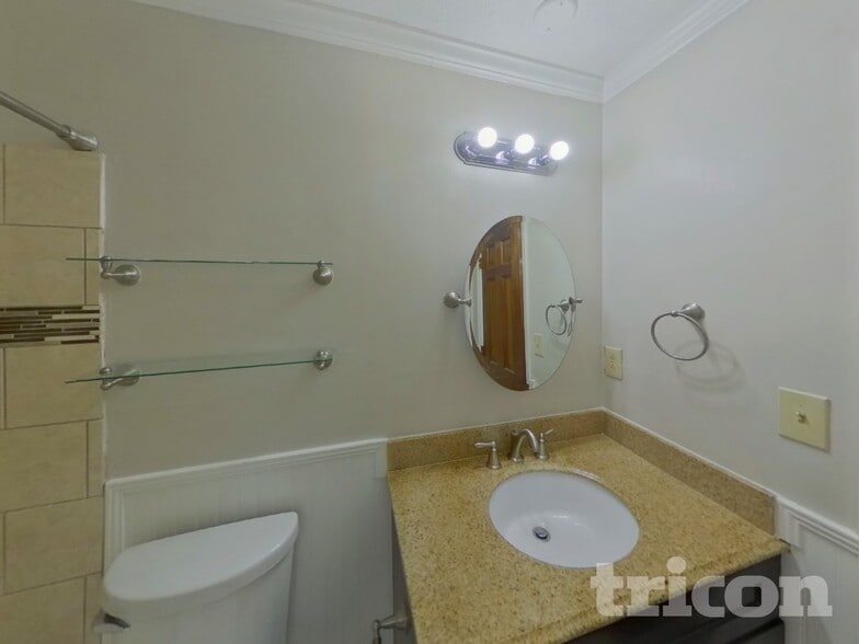 Building Photo - 100 Creekwood Ct