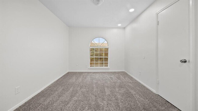Building Photo - 11557 Sabo Rd