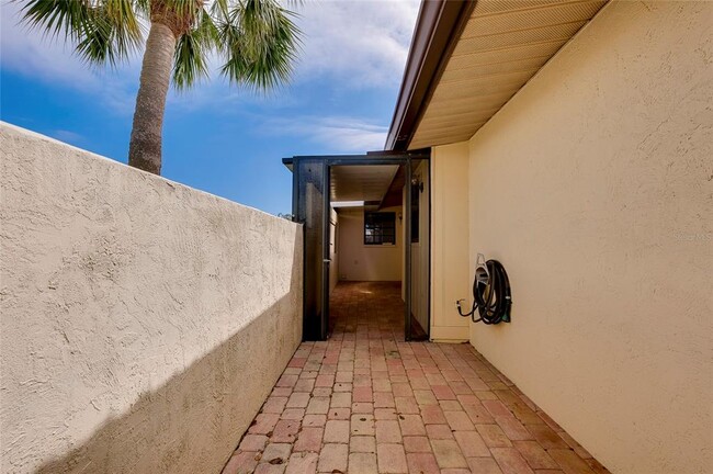 Building Photo - 49 Sandstone Cir