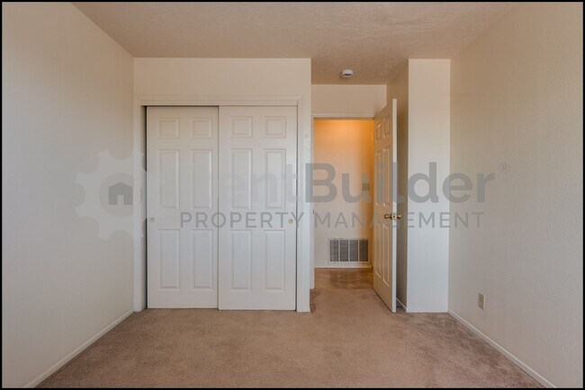Building Photo - !!!PRICE IMPROVMENT!!!