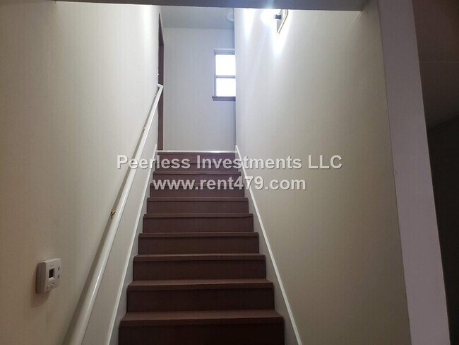 Building Photo - 1043 Vale St