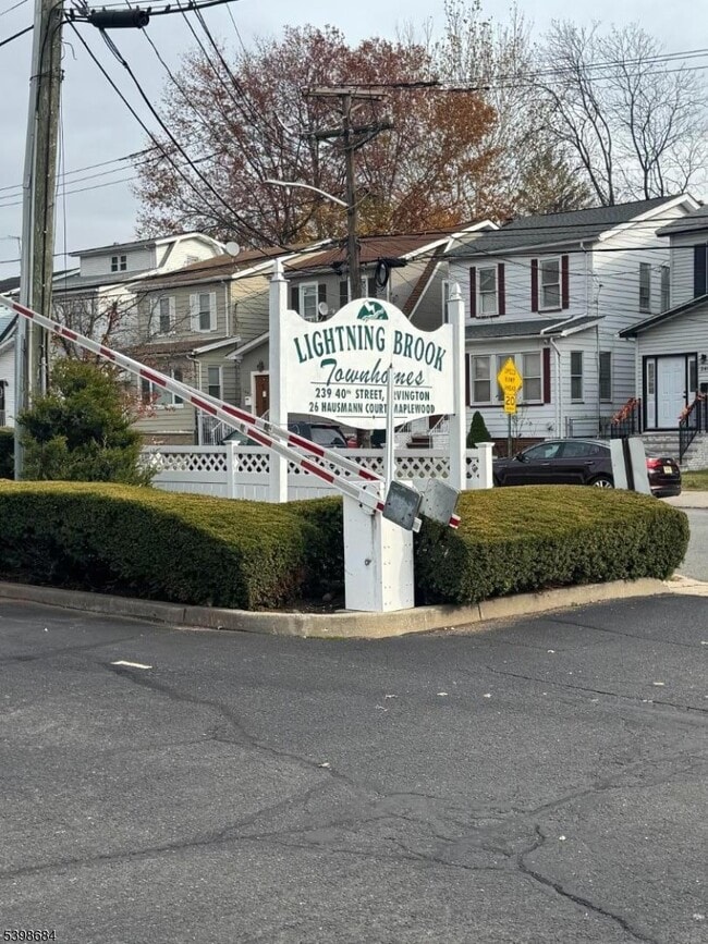 Building Photo - 239 40th St