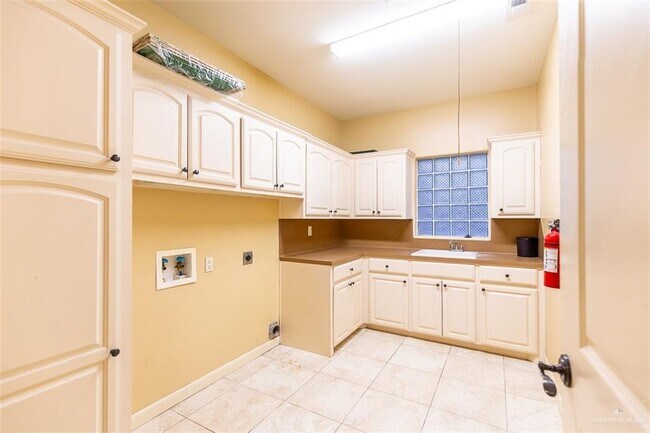 Building Photo - 29 E Uphall Ave