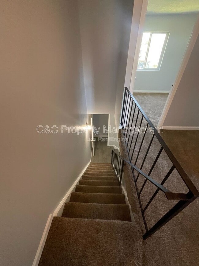 Building Photo - 292 Grecia Ct