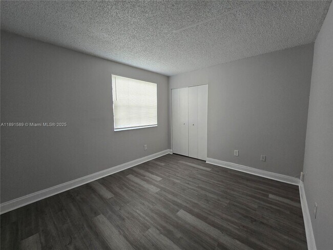 Building Photo - 1400 Jefferson Dr