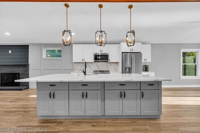 Building Photo - 1654 Giddings Rd