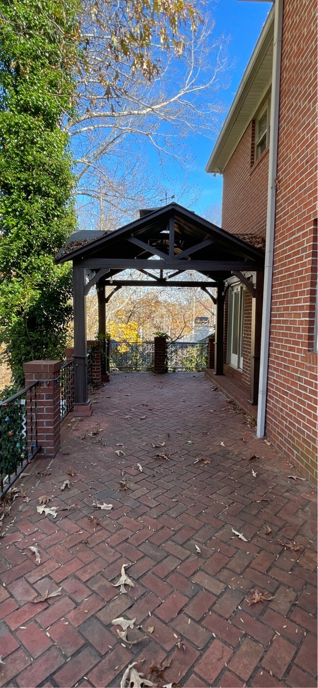 Building Photo - Stately Brick Home in Prime City Location