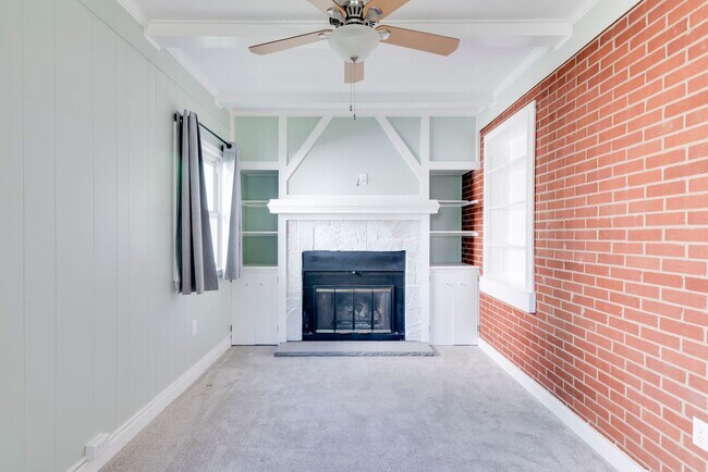 Building Photo - 8406 Holly Hill Rd