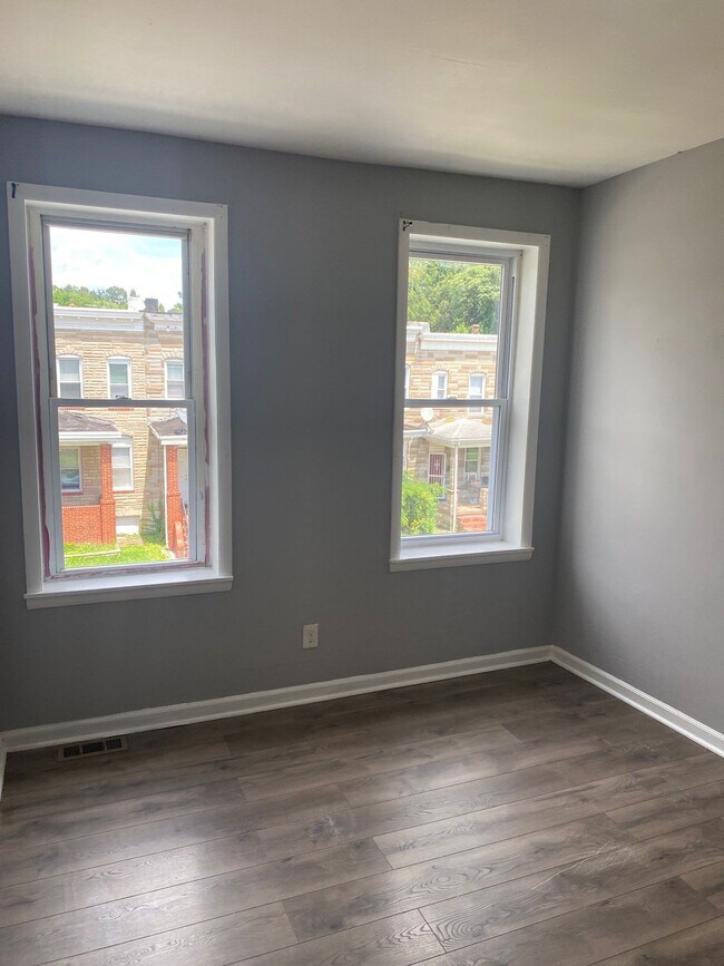Building Photo - 4013 Belwood Ave