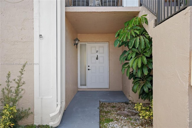 Building Photo - 1160 Washington Cir