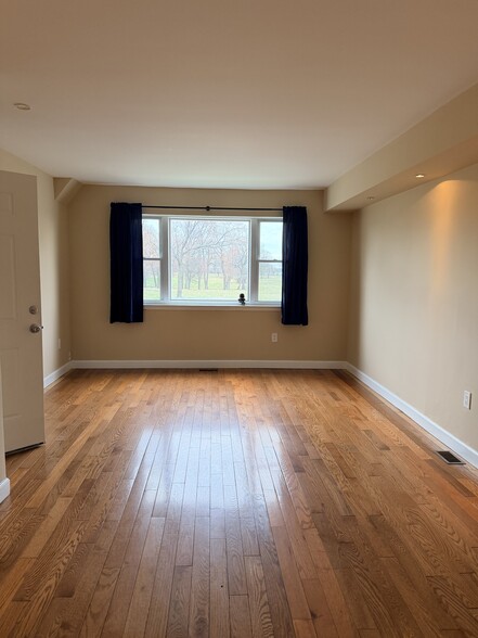 Living room - 8836 Cottage St