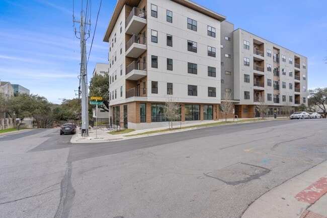 Building Photo - 2500 Longview St