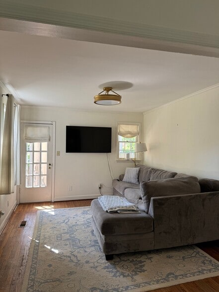 Building Photo - 2944 Primrose Cir