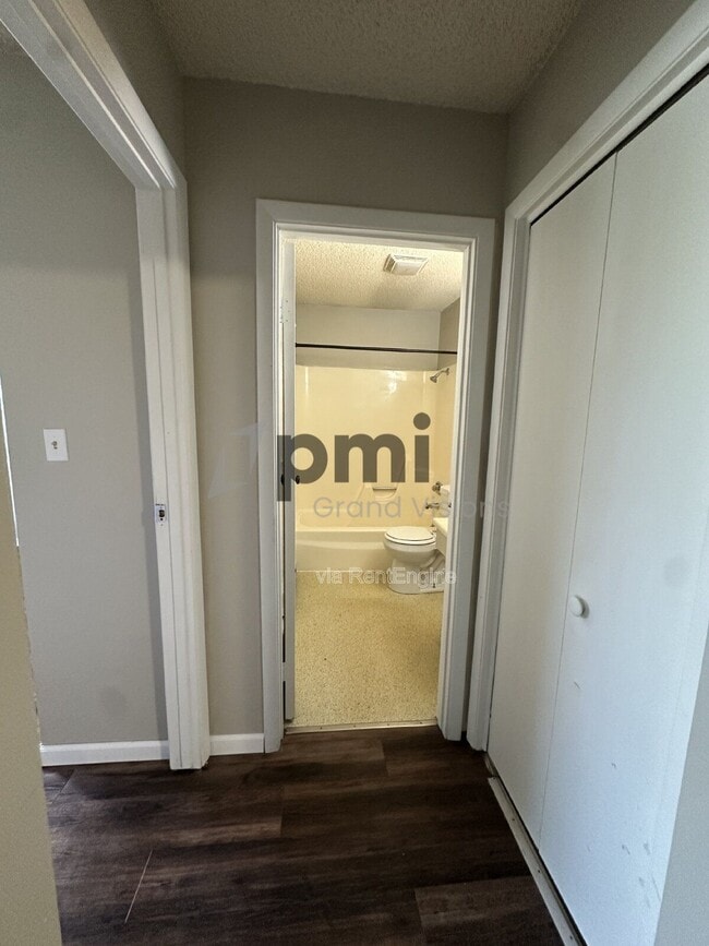 Building Photo - 24 W Buchanan Ave