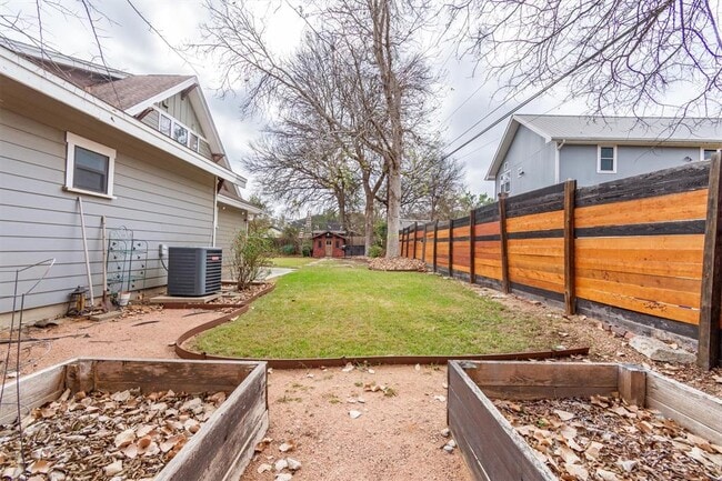 Building Photo - 1400 Cuernavaca Dr N