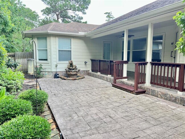 Building Photo - 42 W Foxbriar Forest Cir