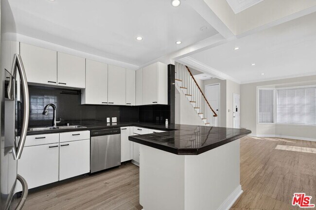 Building Photo - 215 S Gale Dr