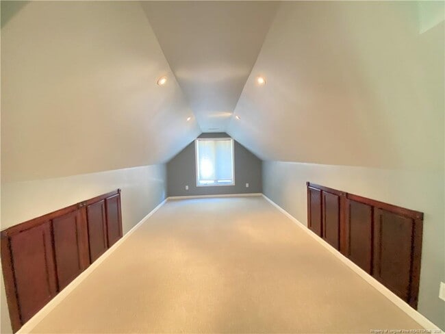 Building Photo - 462 Crown Point