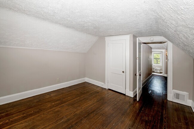Building Photo - 1537 Burdette Ct