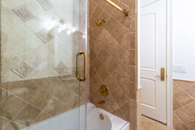 Building Photo - 4/3 Stunning Waterfront home in the heart of Clearwater Beach!