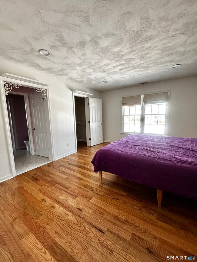 Building Photo - 9 Leeward Ln